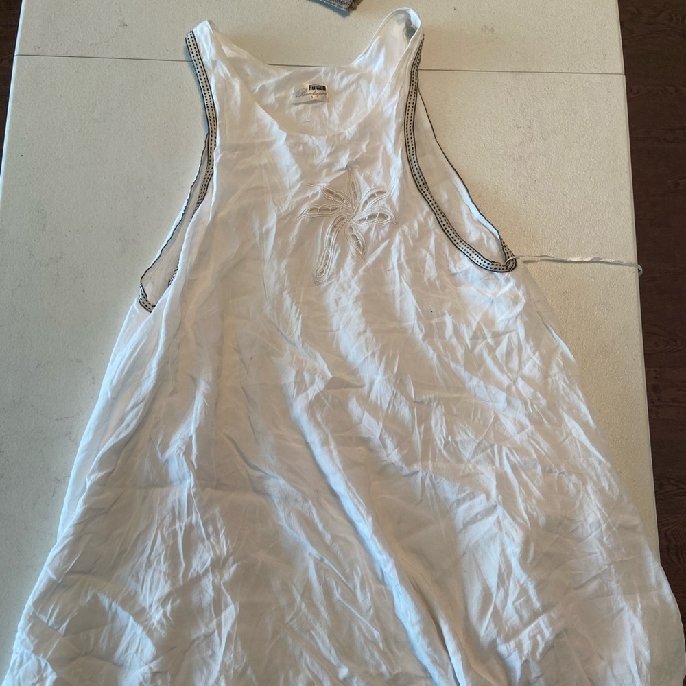 LF White Flowy Dress Size Small